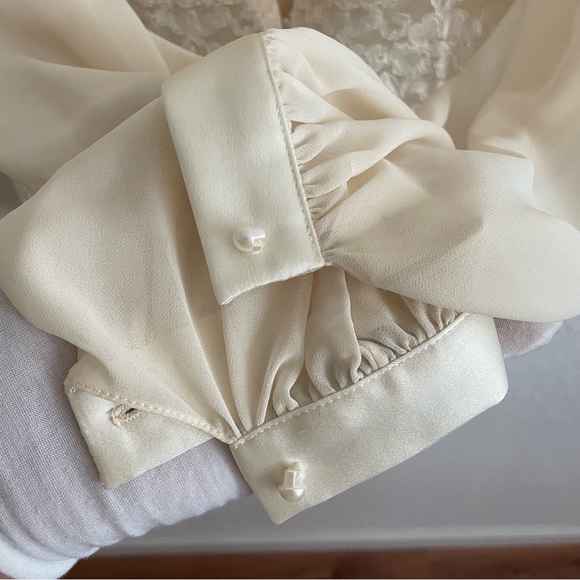 Vintage Úrsula of Switzerland Lace Blouse - Picture 11 of 12